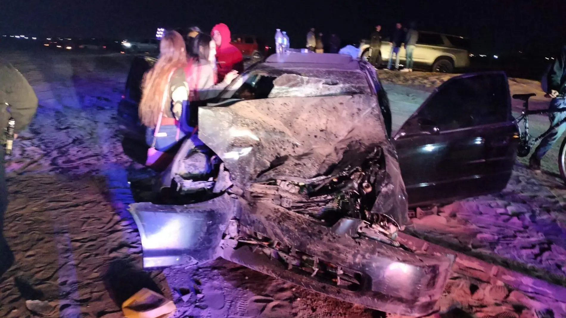 En la pista de carreras, a la altura de la cale 5, colonia Topahue ocurrió fuerte choque de vehículos